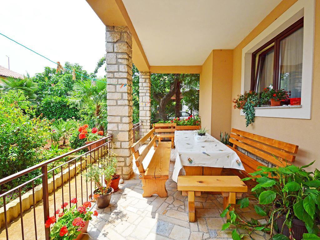 Rm Apartment Pusta โรวีน ภายนอก รูปภาพ